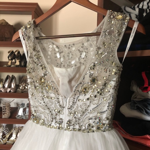 Sherri Hill. Beaded top with Tulle Skirt. Size 0. - Picture 5 of 8